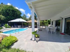 Bazén v ubytování villa Lorenza nebo v jeho okolí