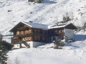 a ski lodge in the snow with snow at Ferienwohnungen Rieder in Gerlos