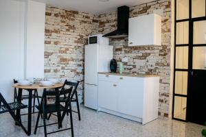 Una cocina o zona de cocina en Alojamientos Teatro