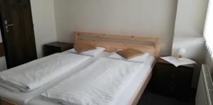 Säng eller sängar i ett rum på Hotel Apollo