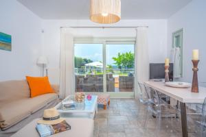 Gallery image of Avlaki Beachfront Villa in Kassiopi