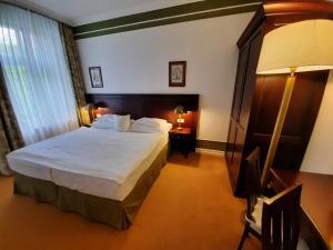 Een bed of bedden in een kamer bij Antik Hotel Prague