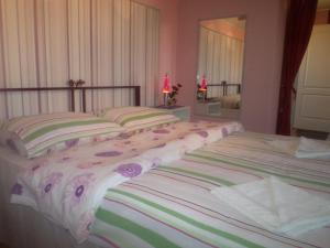 A bed or beds in a room at Micófogadó