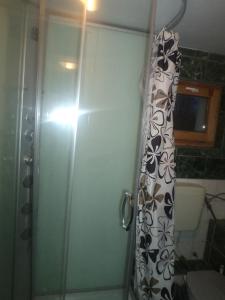 A bathroom at Micófogadó