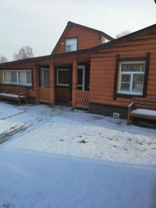 Alyonushkin Teremok Guest House en invierno