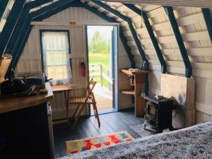 Cotswolds Camping at Holycombe的休息区