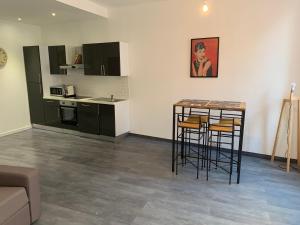 a kitchen with a table and chairs in a room at T2 - Quartier mythique du panier in Marseille +2 photos