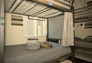 Letto o letti in una camera di Sheridan Hostel