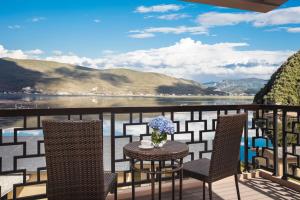 Un balcón o terraza de High Mountain Resort Shangri-la