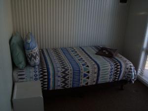 
A bed or beds in a room at Bega Caravan Park

