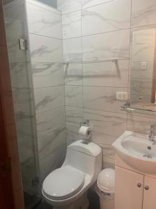 A-Hope Suite Hotel的一间浴室