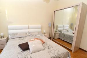 a bedroom with two beds and a large mirror at B&B Villa Adriano in Cavaion Veronese