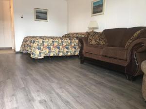 Posezení v ubytování Raven Motor Inn