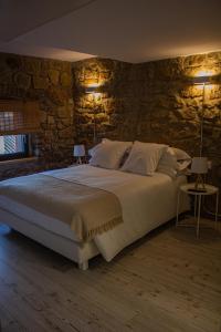 A bed or beds in a room at La Casa Del Miracle