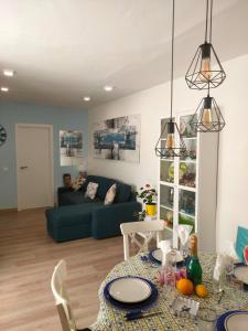Ein Sitzbereich in der Unterkunft Lagunillas Voyager Apartment BY NAMASTE ELITE