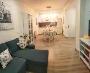 Ein Sitzbereich in der Unterkunft Lagunillas Voyager Apartment BY NAMASTE ELITE