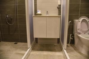 Koupelna v ubytování Living House + 29 fotografií