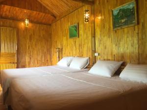 Giường trong phòng chung tại Mai Chau with Love homestay