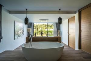 Koupelna v ubytování Cocoon Villa - Peaceful private pool villa in north Phuket