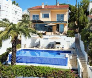 Gallery image of Villa Sitges Loto Amazing View Confortable AC 20 minutes walk Sitges beaches in Sitges