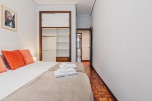 A bed or beds in a room at Funi apartment by People Rentals