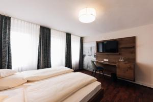 Postel nebo postele na pokoji v ubytování Hotel Weisser Bock