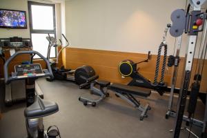 Fitness centrum a/nebo fitness zařízení v ubytování Appart Hôtel Clément Ader