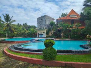 The swimming pool at or close to RedDoorz Plus near Tugu Mercusuar Anyer