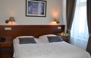 Posteľ alebo postele v izbe v ubytovaní Hotel Polonia + 37 fotografií