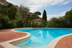 Bazén v ubytování Il Cannetro nebo v jeho okolí