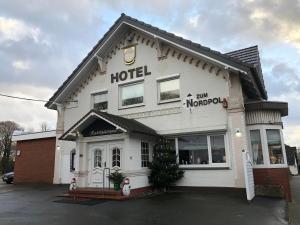 Afbeelding uit fotogalerij van Hotel zum Nordpol in Schenefeld