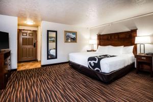 Postel nebo postele na pokoji v ubytování La Quinta Inn by Wyndham Bend