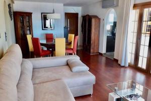 a living room with a couch and a table at APPARTEMENT PENISCOLA Espagne in Peniscola