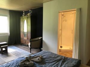 Postel nebo postele na pokoji v ubytování Familienpension Obere Juchhe, Ferienwohnung und Zimmer
