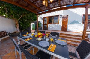 Balkón alebo terasa v ubytovaní Villa Punta Negra HEATED POOL tenerifesummervillas