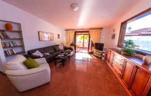 Posedenie v ubytovaní Villa Punta Negra HEATED POOL tenerifesummervillas