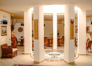 Posedenie v ubytovaní Hotel Il Faro Della Guitgia Tommasino