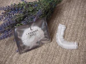 a packet of lavender and a pair of white at Lavande Hotel Zhangjiakou Victoria Plaza in Zhangjiakou