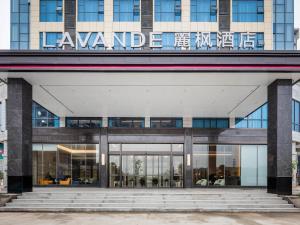 eine Darstellung der Vorderseite eines Gebäudes in der Unterkunft Lavande Hotel (Ganzhou Railway Station Branch) in Ganzhou