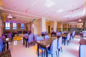 Restoran ili drugo mesto za obedovanje u objektu Lavande Hotel Xinyang Municipal Government Branch