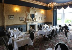 A restaurant or other place to eat at Cressfield Country House Hotel
