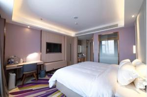 Postel nebo postele na pokoji v ubytování Lavande Hotel Yishui Wande Plaza
