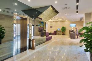 Lobby o reception area sa Lavande Hotel Guangzhou Sunac Cultural Tourism City Branch