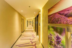 Foto dalla galleria di Lavande Hotels Weihai Weigao Square Branch a Weihai