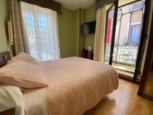 Postel nebo postele na pokoji v ubytování Hostal Concejo