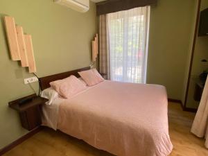 Postel nebo postele na pokoji v ubytování Hostal Concejo