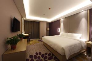 A bed or beds in a room at Lavande Hotel (Linfen Binhe East Road Yujing Shuicheng Branch)