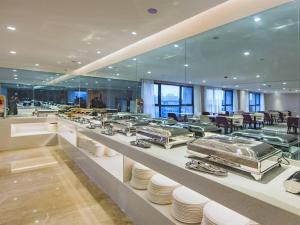 a restaurant with a buffet line with plates and dishes at Lavande Hotel Nanchang Shuanggang Metro Station Caida University in Nanchang