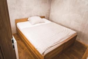 a small bed in a small room at Apartmán ZA-KA 2 ubytování Litovel in Červenka