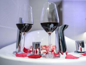 two glasses of red wine sitting on a table at Lavande Hotel Xianyang Yuquan Road Wanda Plaza Branch in Xianyang